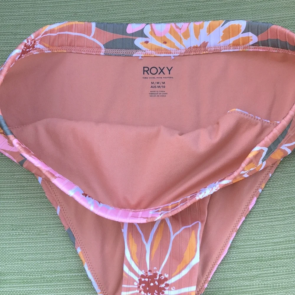 NWOT Roxy Bikini Set - Picture 10 of 16